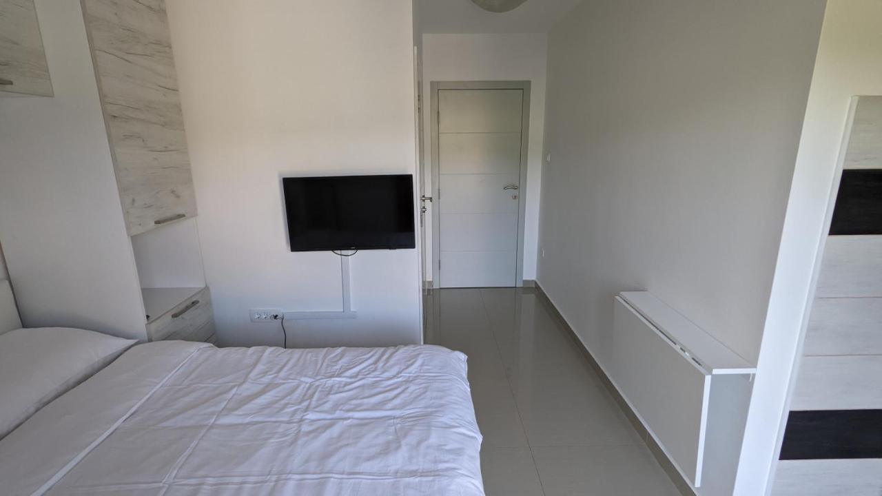 Vila Sofia 诺维·维诺多尔斯基 外观 照片