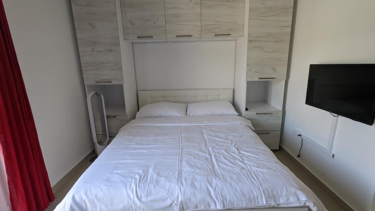 Vila Sofia 诺维·维诺多尔斯基 外观 照片